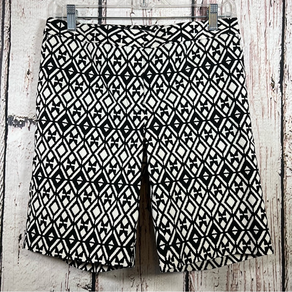 Mario Serrani Italy Bermuda Shorts Black & White Geometric Stretch Size 4